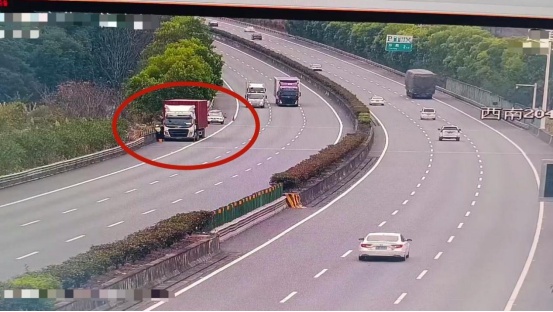 高速公路停车去买汽油？结果.....