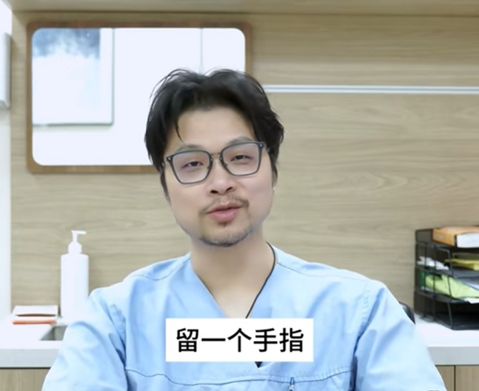 女孩被送进ICU，医生一看傻眼了！务必留一个救命