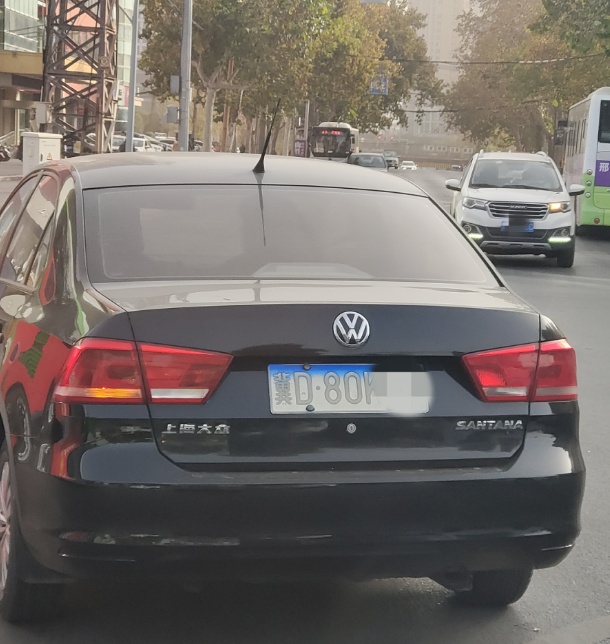 车牌玩“隐身”？！记9分罚200！