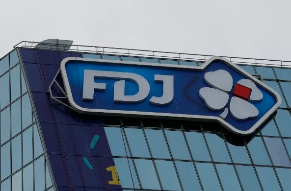 法国两窃贼偷银行卡买彩票，中奖381万，受害者：想分享奖金