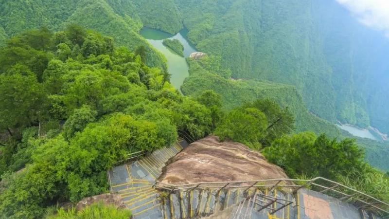 庆祝《哪吒2》票房破百亿 江西一景区推出凭票根免门票活动