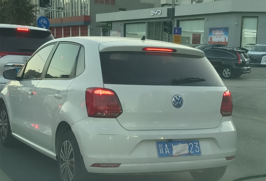 车牌玩“隐身”？！记9分罚200！