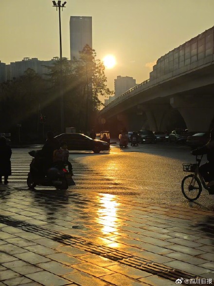 千呼万唤，成都太阳赏脸了！