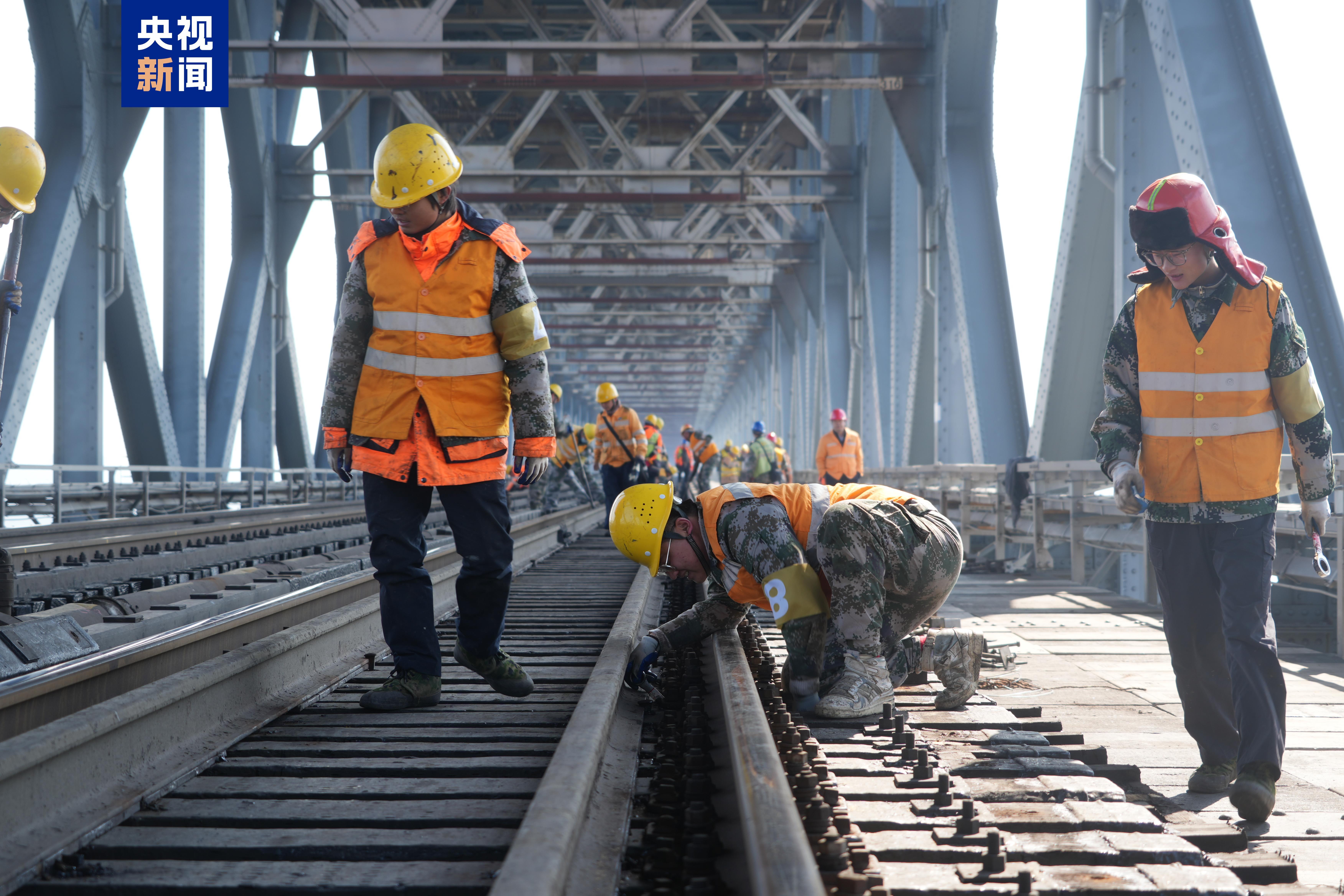 38天换880根桥枕 南京长江大桥启动2025年第一阶段集中维修