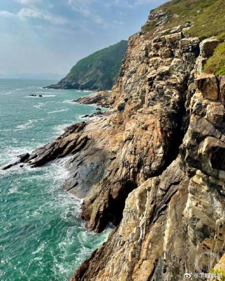 两驴友徒步深圳牛奶排被海浪卷走 后被快艇救起 海洋执法部门：未开放，建议不要前往