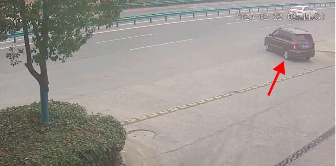 事发阜阳一加油站，一外地男子突然......