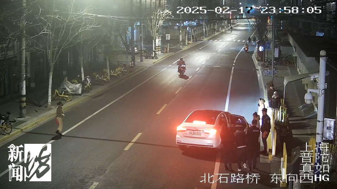 上海一男子深夜大喊,“我不能动了!”费了警方两套方案... 上海一男子深夜大喊,“我不能动了!”费了警方两套方案...