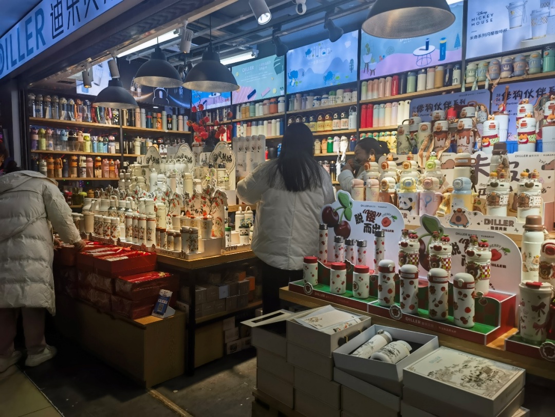 “巴掌大”的保温杯到底谁在买? “巴掌大”的保温杯到底谁在买?