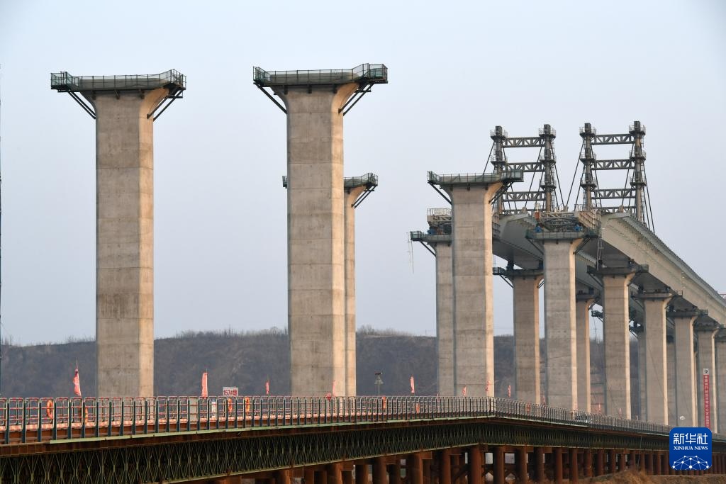 河南焦平高速公路跨黄河特大桥加紧建设