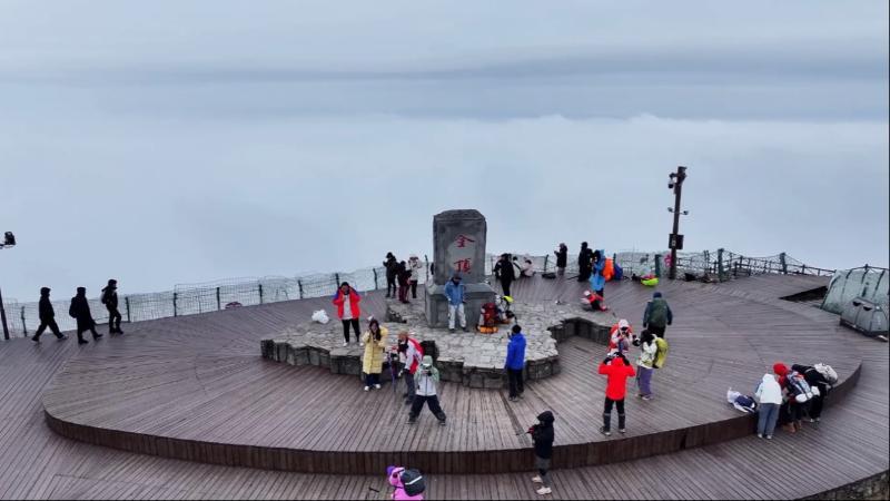 江西武功山现绝美云海景观 游客沉醉宛如仙境 江西武功山现绝美云海景观 游客沉醉宛如仙境