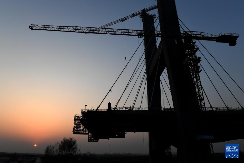 河南焦平高速公路跨黄河特大桥加紧建设