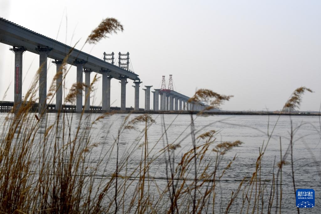 河南焦平高速公路跨黄河特大桥加紧建设