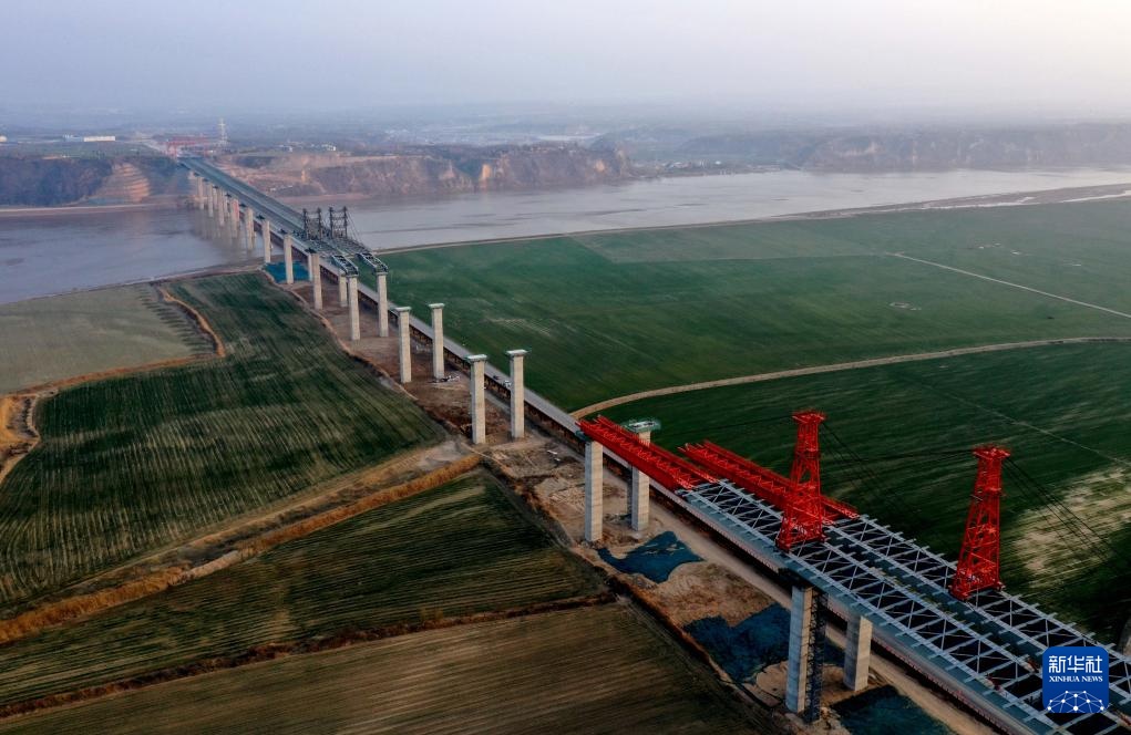 河南焦平高速公路跨黄河特大桥加紧建设