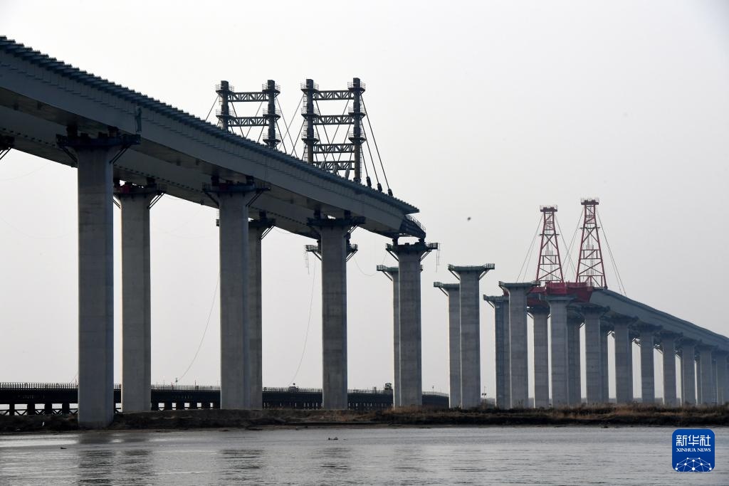 河南焦平高速公路跨黄河特大桥加紧建设