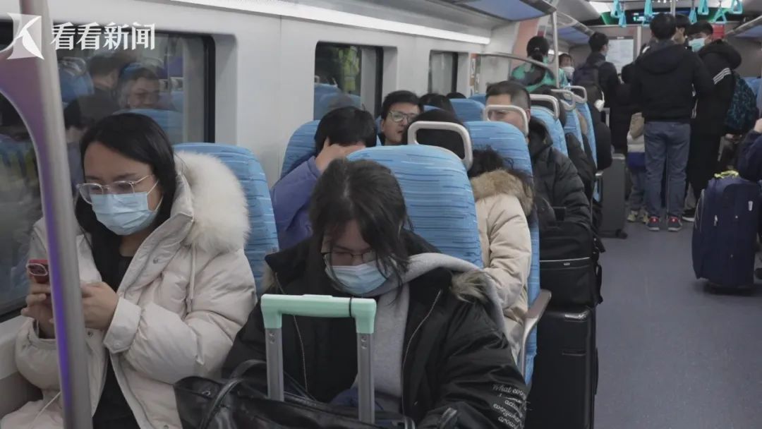 早晚高峰人从众，坐上海这条地铁的“有救”了！这样换省时省力！还有人建议…