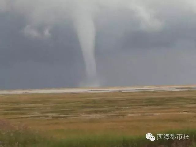青海湖为何频现“龙吸水”？
