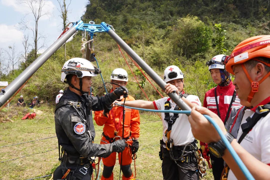 国内洞穴潜水救援首胜！这支“水下奇兵”凭啥行？