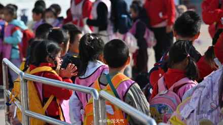 17℃！北京今日气温创今年以来新高 周末又降温厚衣服还不能收