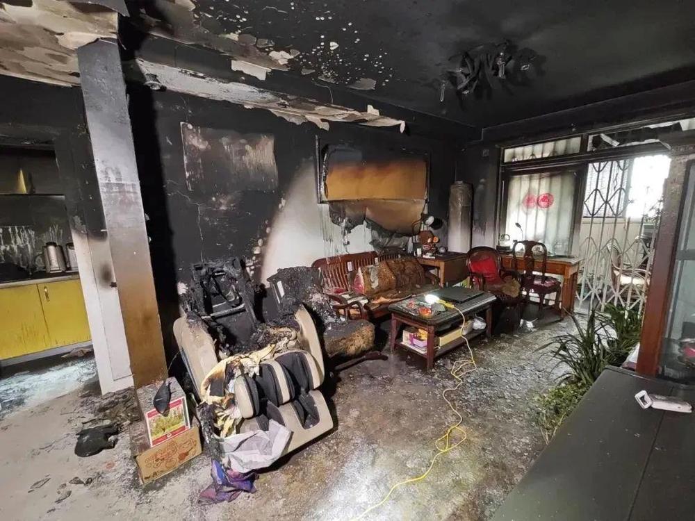 按摩“搭子”起火老人差点被烧伤！网友：看完想马上拔掉插头
