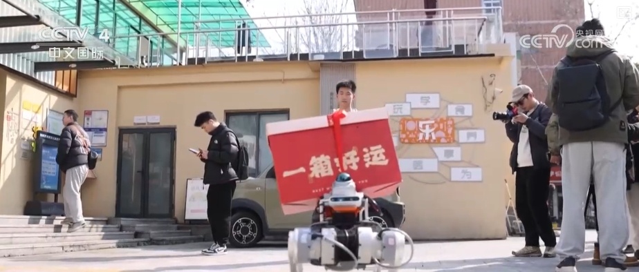 银发经济活力迸发 “AI+养老”助力银发族“智”享“夕阳红” 银发经济活力迸发 “AI+养老”助力银发族“智”享“夕阳红”