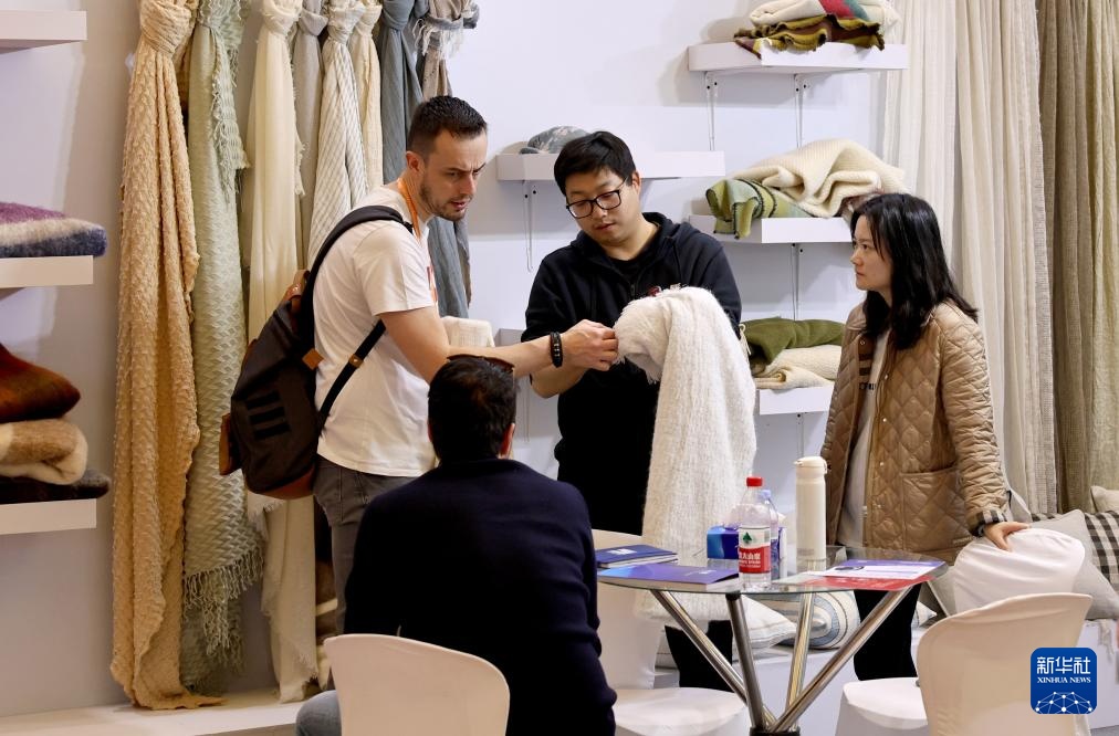 第33届华东进出口商品交易会在沪开幕