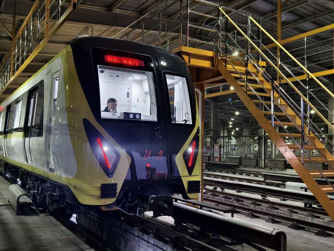 最新!北京地铁13号线大动作,新车有何不同→ 最新!北京地铁13号线大动作,新车有何不同→