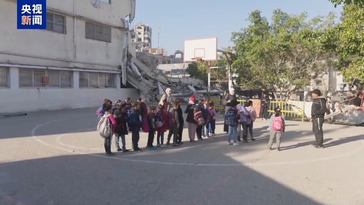 战火后艰难重启 加沙地带学校在废墟中迎来开学季