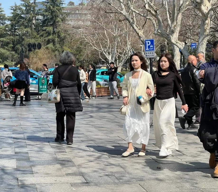 刚刚确认,明天冲击31℃!紧接着暴跌!杭州人挺住,这波很猛... 刚刚确认,明天冲击31℃!紧接着暴跌!杭州人挺住,这波很猛...