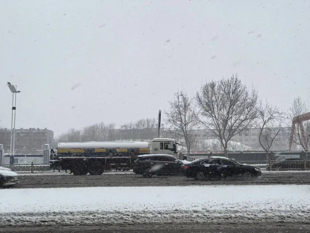 “三个小时下了一年多的雪”，山东双橙预警！这个市中小学明日停课一天