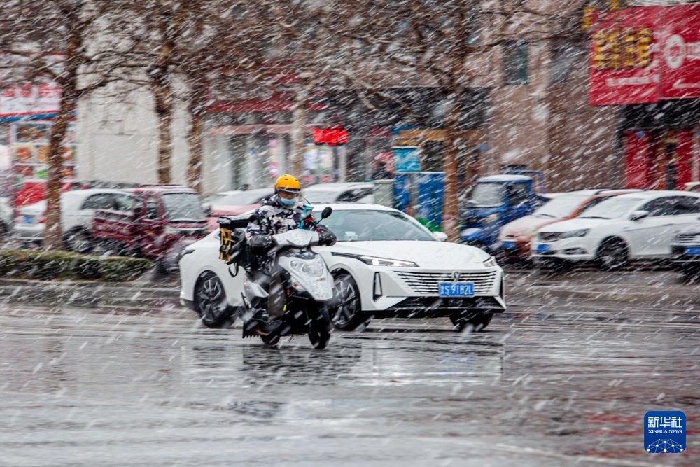 山东迎雨雪降温天气