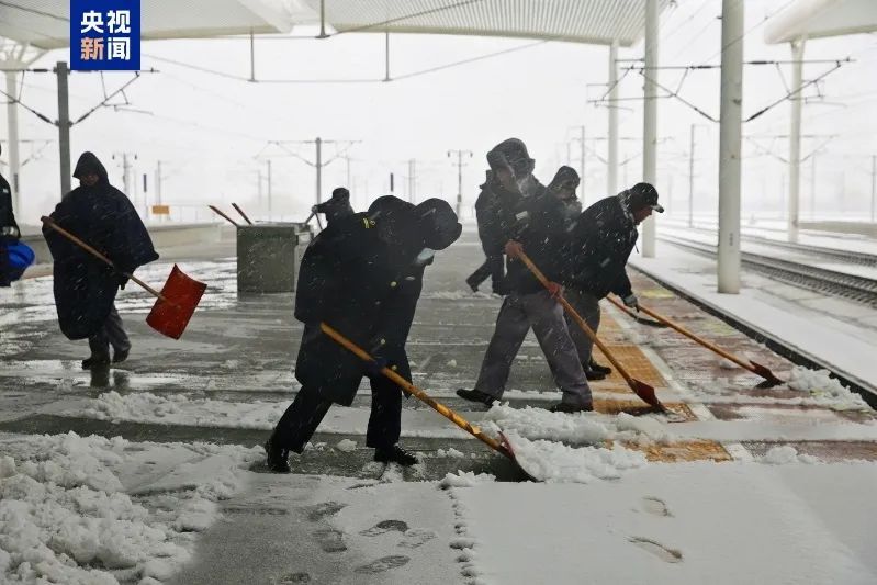 山东暴雪冲上热搜！多地下发紧急通知：停课、停运、高速封闭……