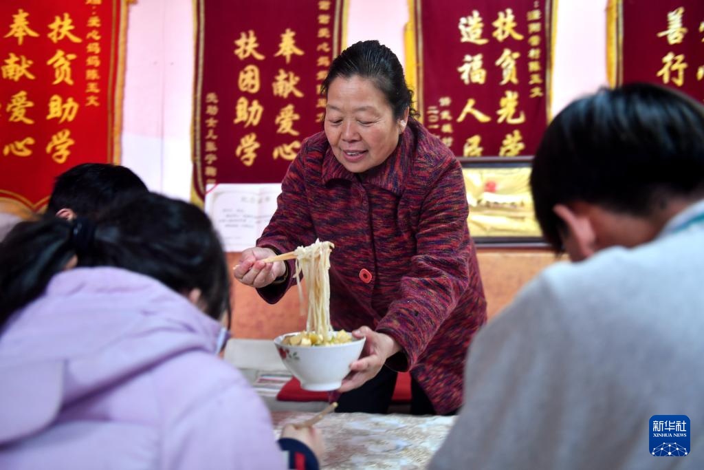 “她”力量|“爱心妈妈”陈玉文:为留守和困境儿童撑起一片爱的天空 “她”力量|“爱心妈妈”陈玉文:为留守和困境儿童撑起一片爱的天空