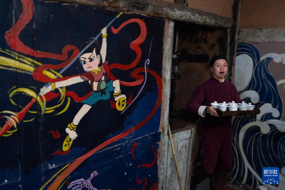 岷江江畔小镇的“哪吒”主题茶馆 岷江江畔小镇的“哪吒”主题茶馆