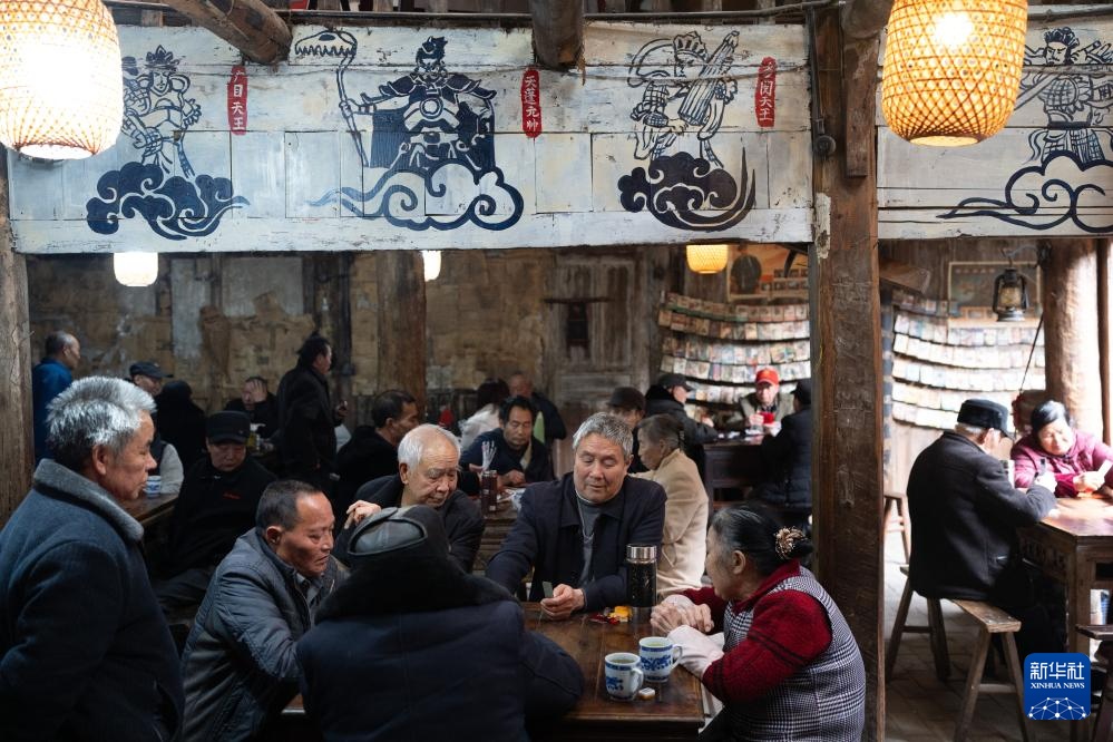 岷江江畔小镇的“哪吒”主题茶馆 岷江江畔小镇的“哪吒”主题茶馆