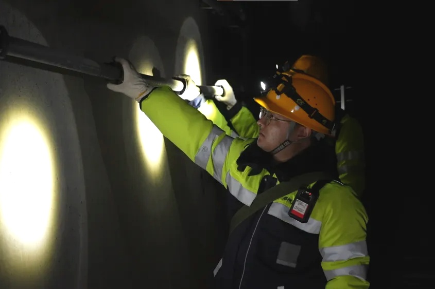 过隧道也能打电话？坐高铁“不失联”的秘密在这里！