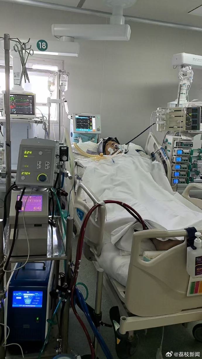 菜刀哥李坤朋入院抢救20天后离世 菜刀哥安葬仪式将于3月5日举行 菜刀哥李坤朋入院抢救20天后离世 菜刀哥安葬仪式将于3月5日举行