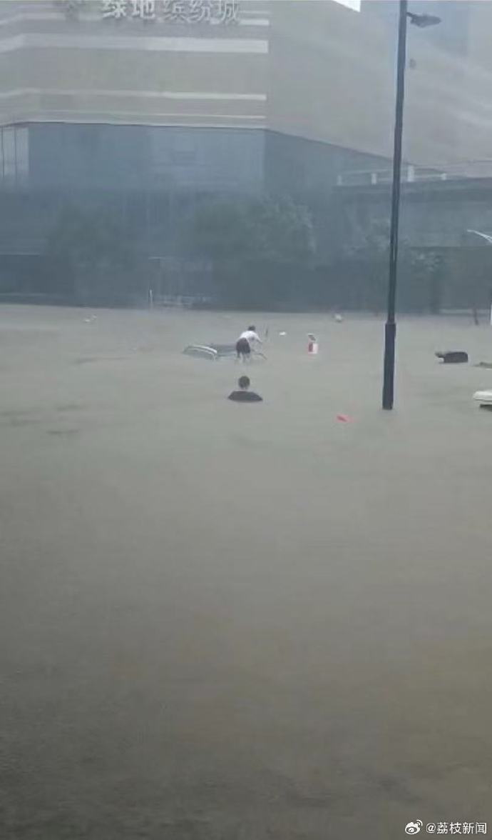 菜刀哥李坤朋入院抢救20天后离世 菜刀哥安葬仪式将于3月5日举行 菜刀哥李坤朋入院抢救20天后离世 菜刀哥安葬仪式将于3月5日举行