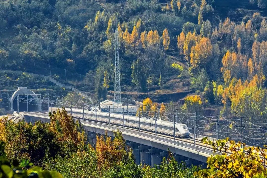 过隧道也能打电话？坐高铁“不失联”的秘密在这里！