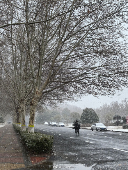 河南是捅了雪窝了吧 下午到夜里局地还有暴雪! 河南是捅了雪窝了吧 下午到夜里局地还有暴雪!