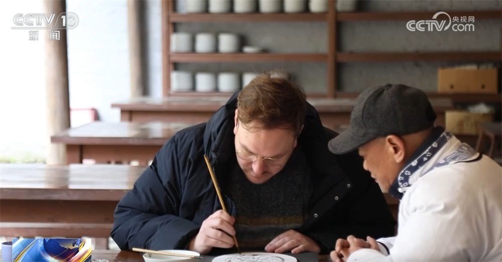 《哪吒2》吸引全球目光聚焦“中国故事” 外国友人沉浸式感受东方美学