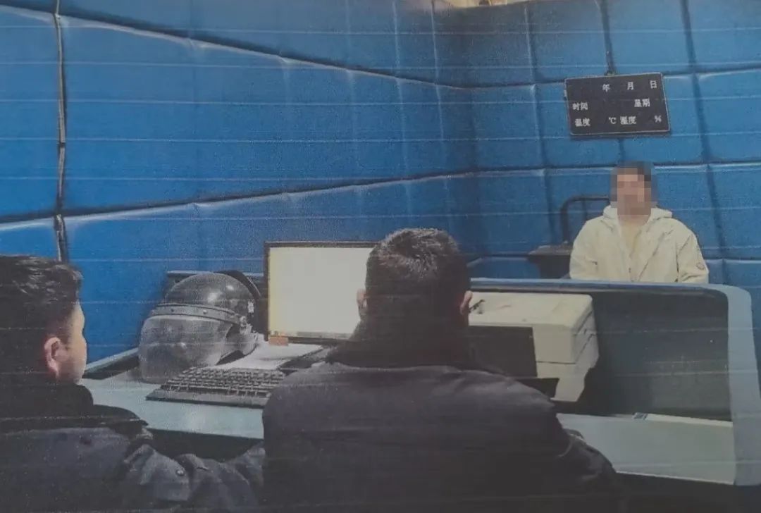 警方通报!要当网红赚钱的铁某某已被抓! 警方通报!要当网红赚钱的铁某某已被抓!