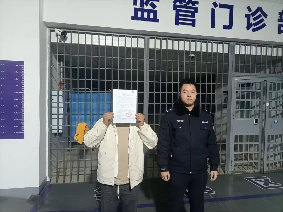 警方通报!要当网红赚钱的铁某某已被抓! 警方通报!要当网红赚钱的铁某某已被抓!