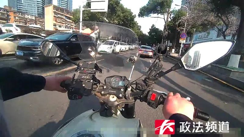 事发长沙,交警紧急护送! 事发长沙,交警紧急护送!