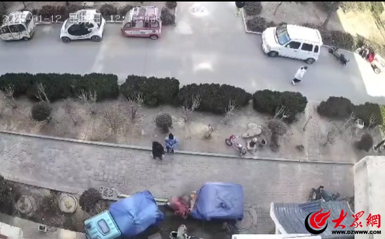 三轮车自燃!临沂4名小学生“教科书式”喊人救火 三轮车自燃!临沂4名小学生“教科书式”喊人救火