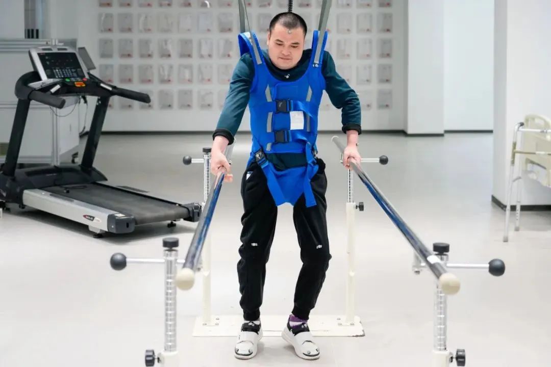 重要突破!让瘫痪者重新站立行走,做到了 重要突破!让瘫痪者重新站立行走,做到了