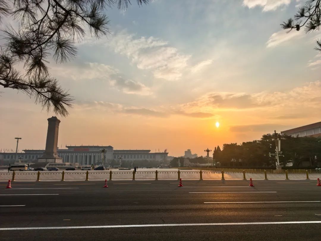 这就是今晨的人民大会堂！