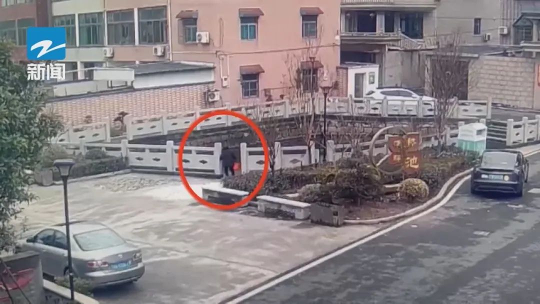 76岁老人坠河,58岁的保洁员挺身而出 76岁老人坠河,58岁的保洁员挺身而出