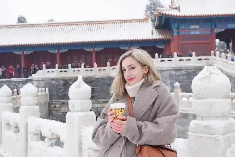 美国姑娘扮“哪吒”爆火！网友：让你模仿，没让你超越