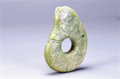 从石到器 我们对玉的喜爱从未停止 从石到器 我们对玉的喜爱从未停止