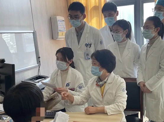 杭州19岁姑娘洗澡时发现不对劲！一查怕了...